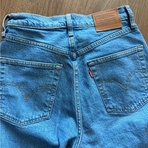 Levi's Ribcage Straight Ankle Jeans